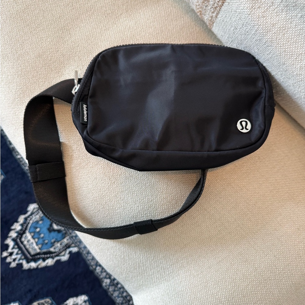 Lululemon everywhere belt bag 1l black